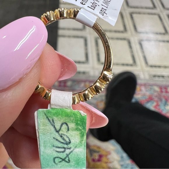 14k Yellow Gold Emerald Band Ring - Picture 4 of 8